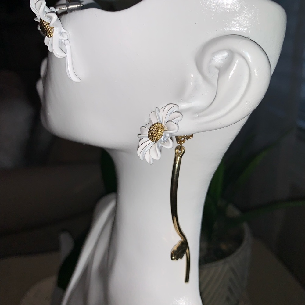 Daisy Earrings - NEW - Picture 2 of 4